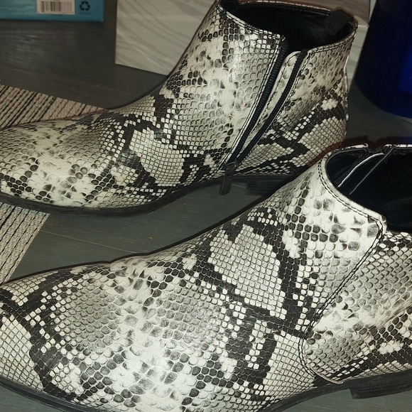 Snake skin dress boots - Picture 2 of 5